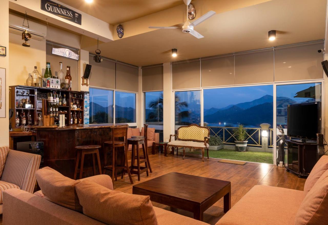 The Albatross, Kandy *