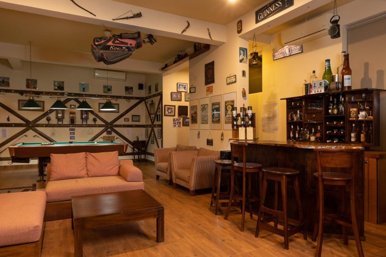 The Albatross, Kandy